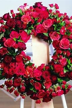 Red Crown Wreath